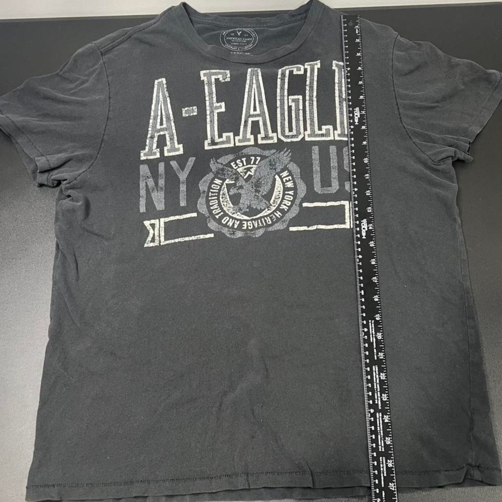 American Eagle Single Stitch black graphic tee